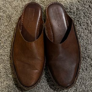 Mohinders City Slipper in Walnut size 10